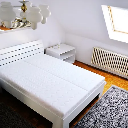 Dom Pod Zamkom Rum i privatbostad